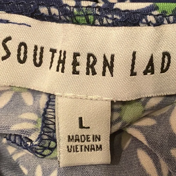 Southern Lady brand. Women’s blue floral print.Like new. $5. - Picture 3 of 3